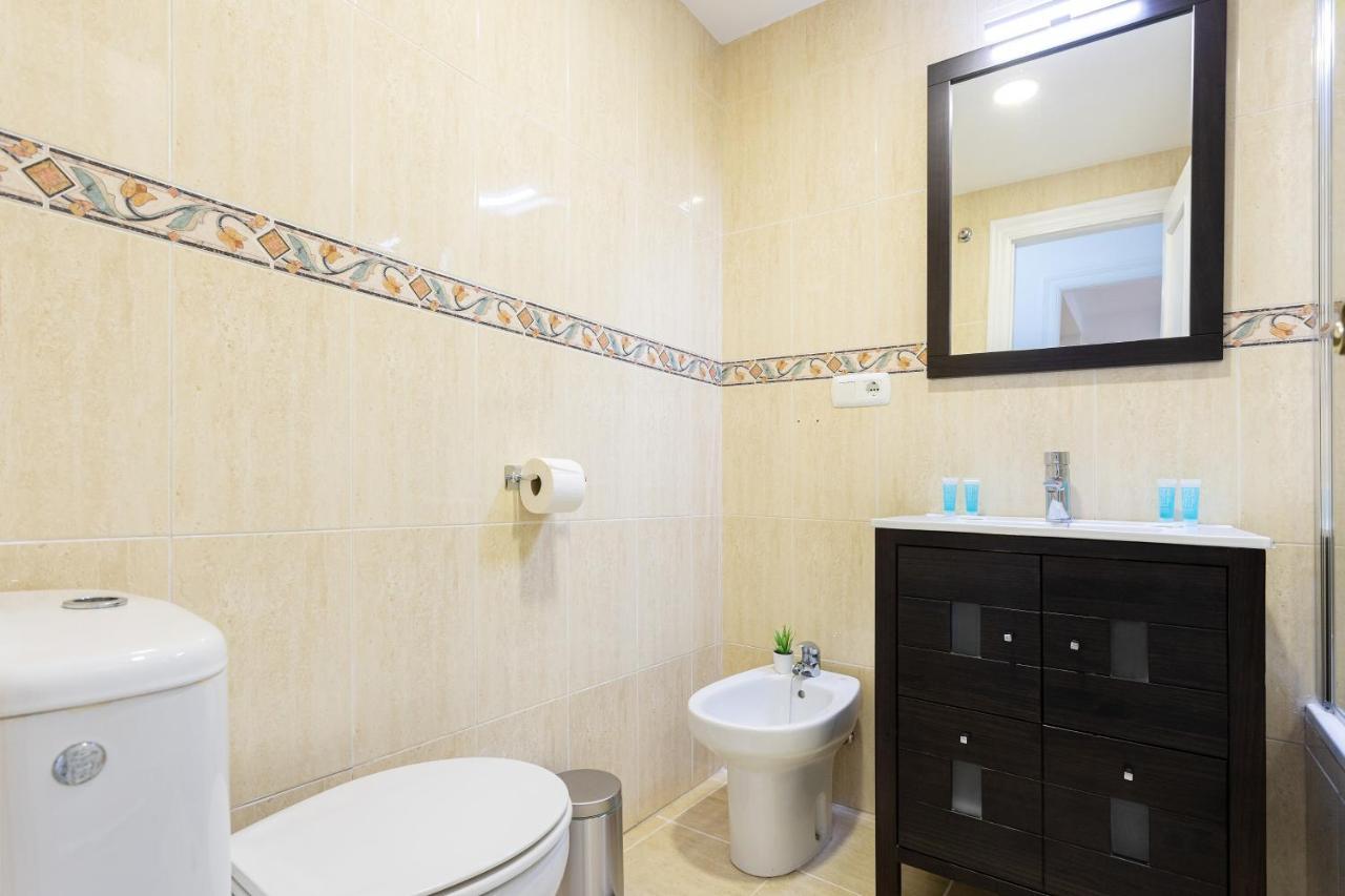 Holidays2Malaga Capuchinos French Balconies, Private Parking, Wifi & Air Con المظهر الخارجي الصورة